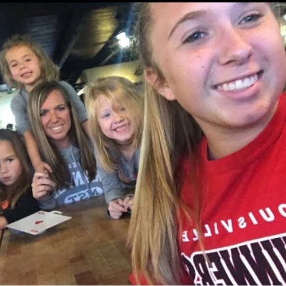 Meet your Posher, Melissa - Picture 1 of 3